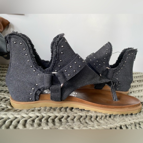 Very G Journey Sandal - Picture 8 of 10